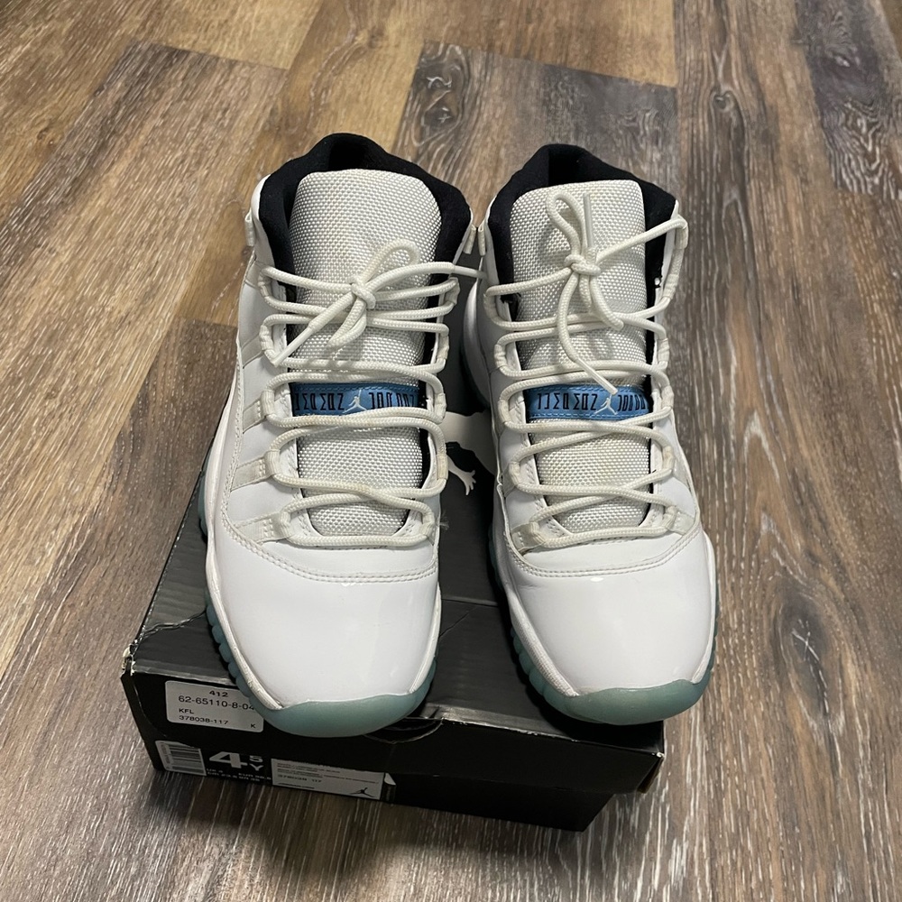 Jordan 11 retro size 4.5Y